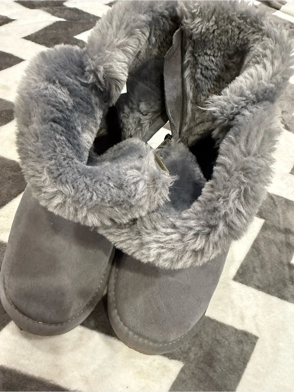 Lamo Women's Gray Faux Fur Winter Boots with Patterned Side Panel